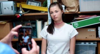 ShopLyfter Güvenlik Görevlisi Patronunun Kızı Carolina’nın Amını Dağıtıyor Türkçe Altyazılı Porno